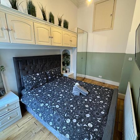 Central And Affordable Flat For 6 People In Zone 1 - Baker Street - With Breakfast Included Londra Esterno foto