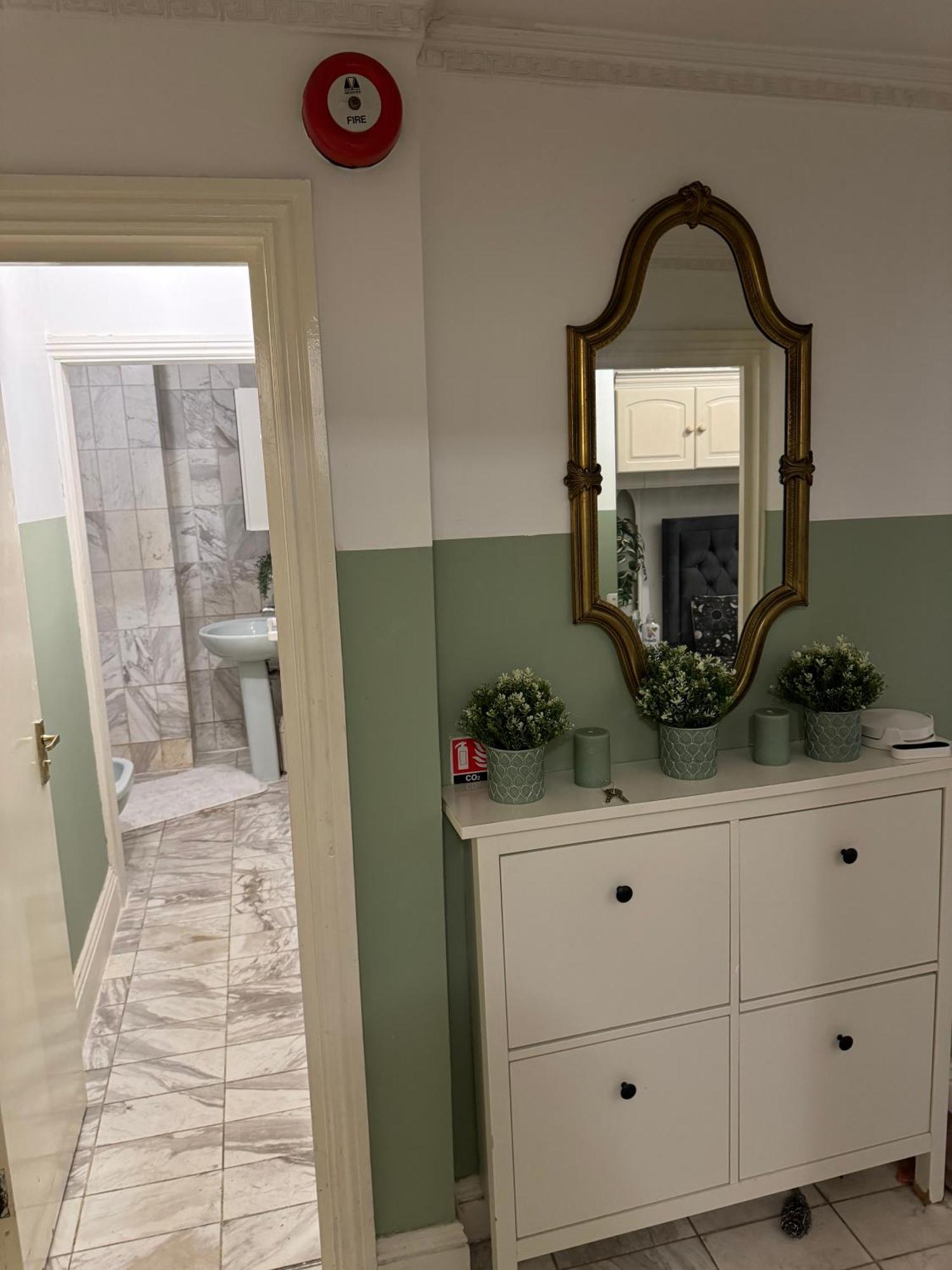 Central And Affordable Flat For 6 People In Zone 1 - Baker Street - With Breakfast Included Londra Esterno foto