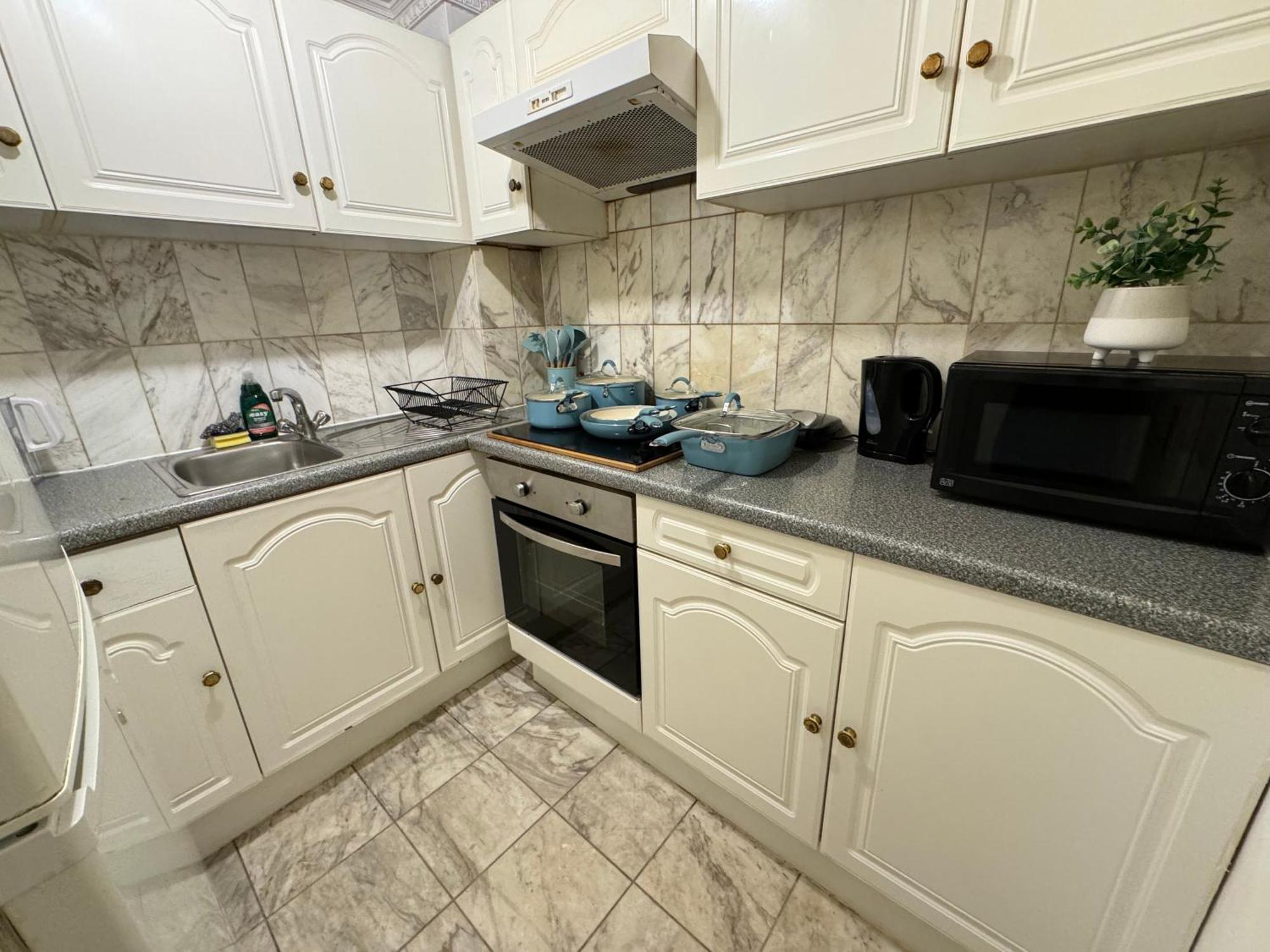 Central And Affordable Flat For 6 People In Zone 1 - Baker Street - With Breakfast Included Londra Esterno foto