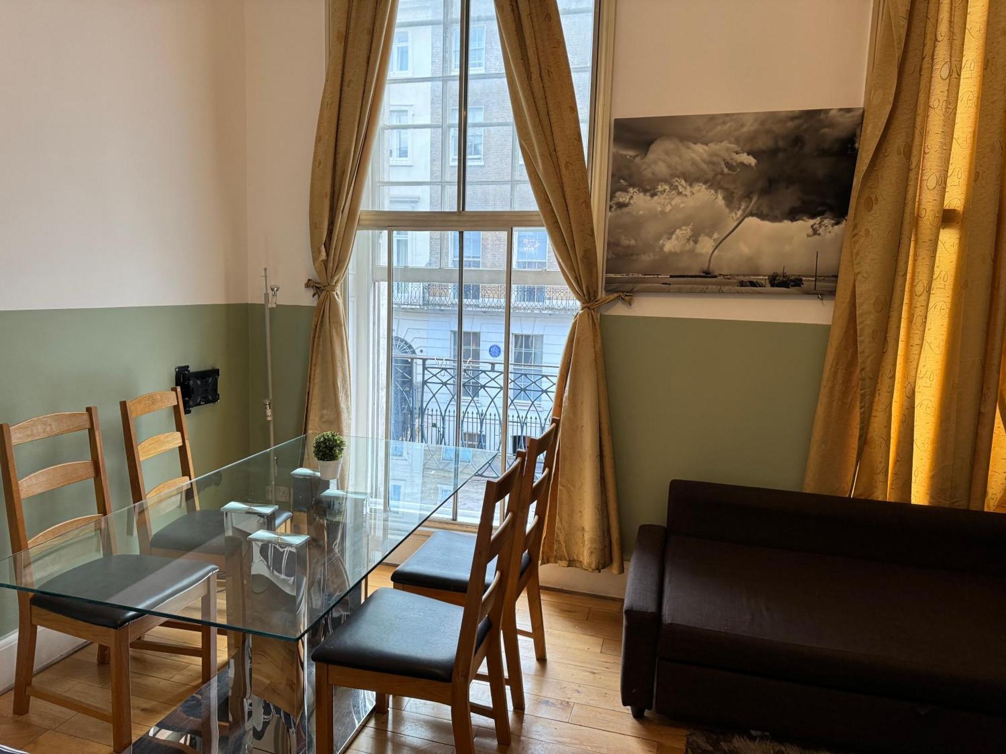 Central And Affordable Flat For 6 People In Zone 1 - Baker Street - With Breakfast Included Londra Esterno foto