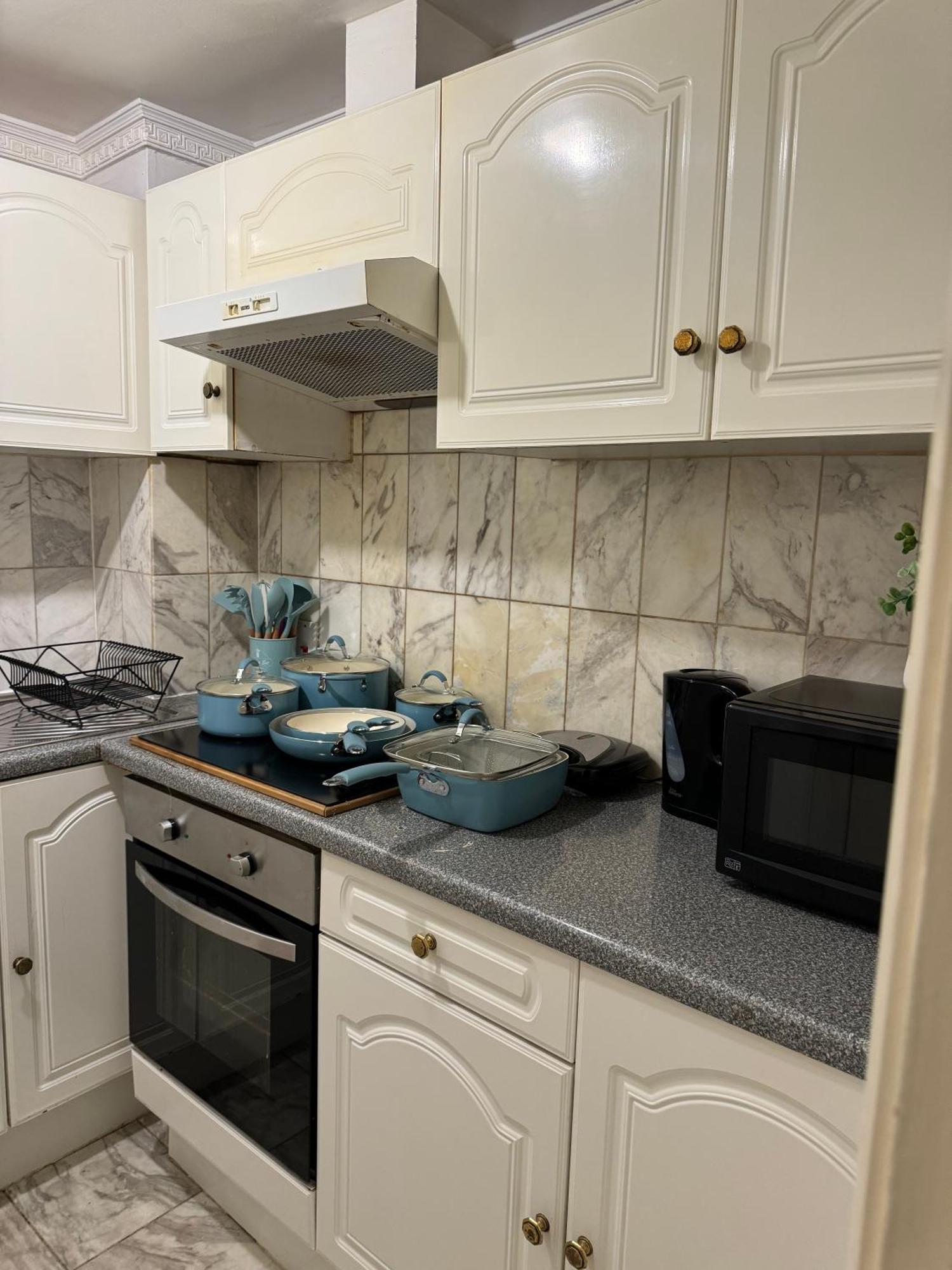 Central And Affordable Flat For 6 People In Zone 1 - Baker Street - With Breakfast Included Londra Esterno foto