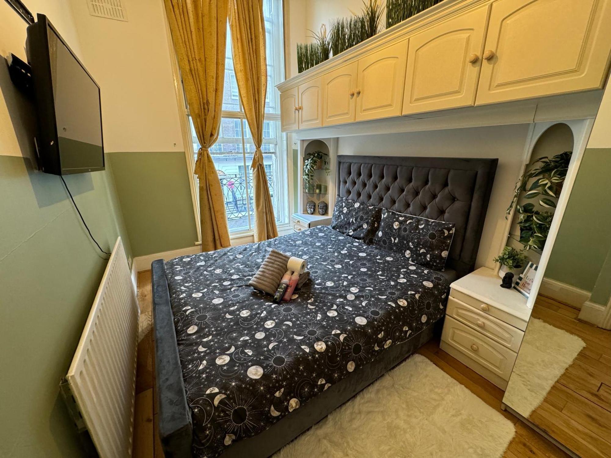 Central And Affordable Flat For 6 People In Zone 1 - Baker Street - With Breakfast Included Londra Esterno foto