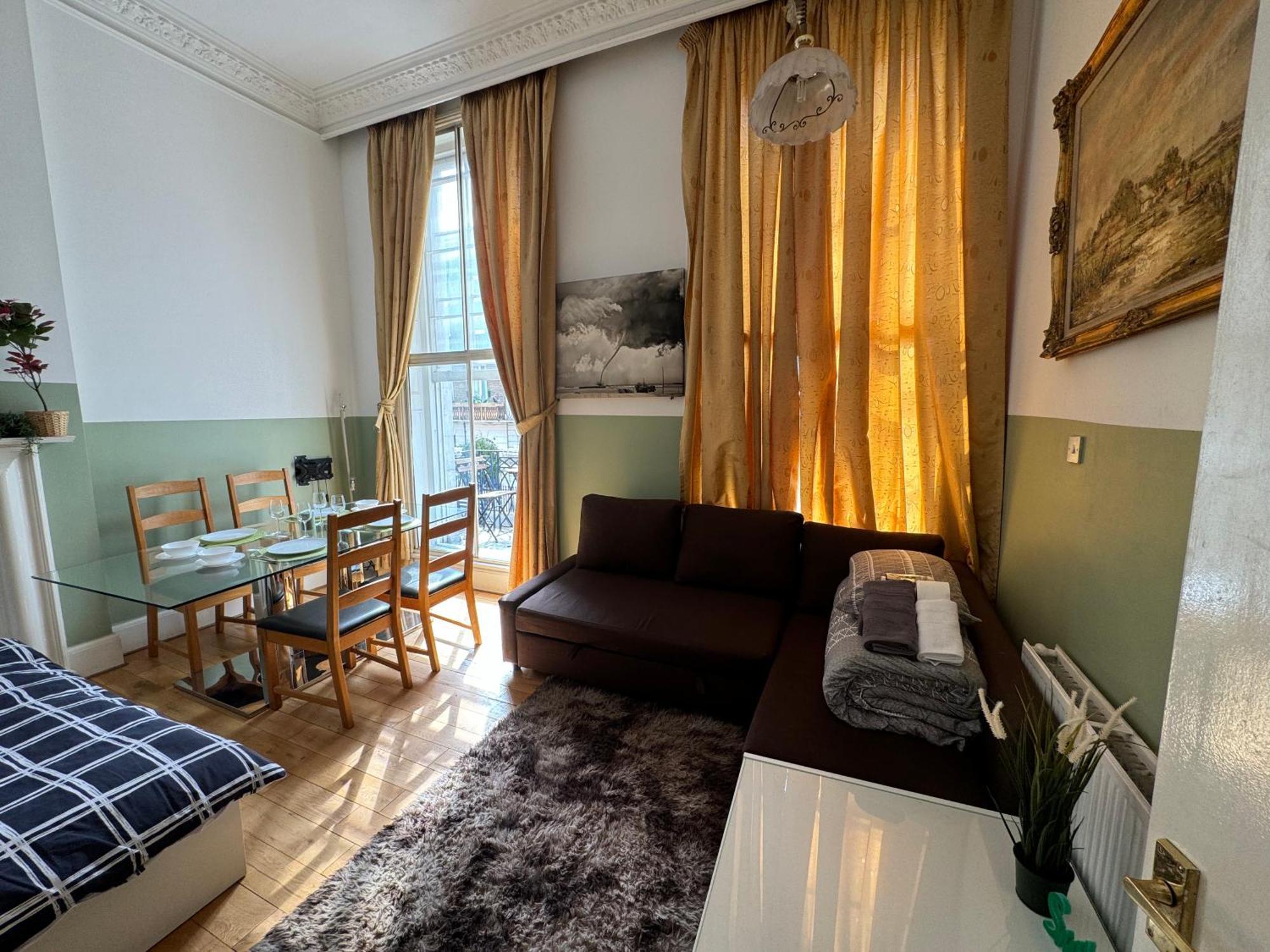 Central And Affordable Flat For 6 People In Zone 1 - Baker Street - With Breakfast Included Londra Esterno foto